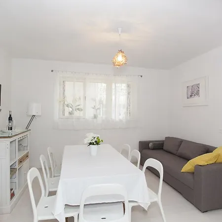 Makarana ماكارسكا