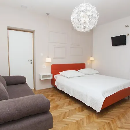 Makarana * Makarská