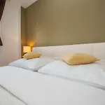 Makarana