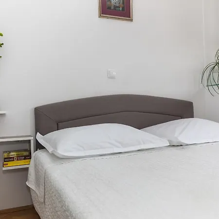 Apartament Makarana *